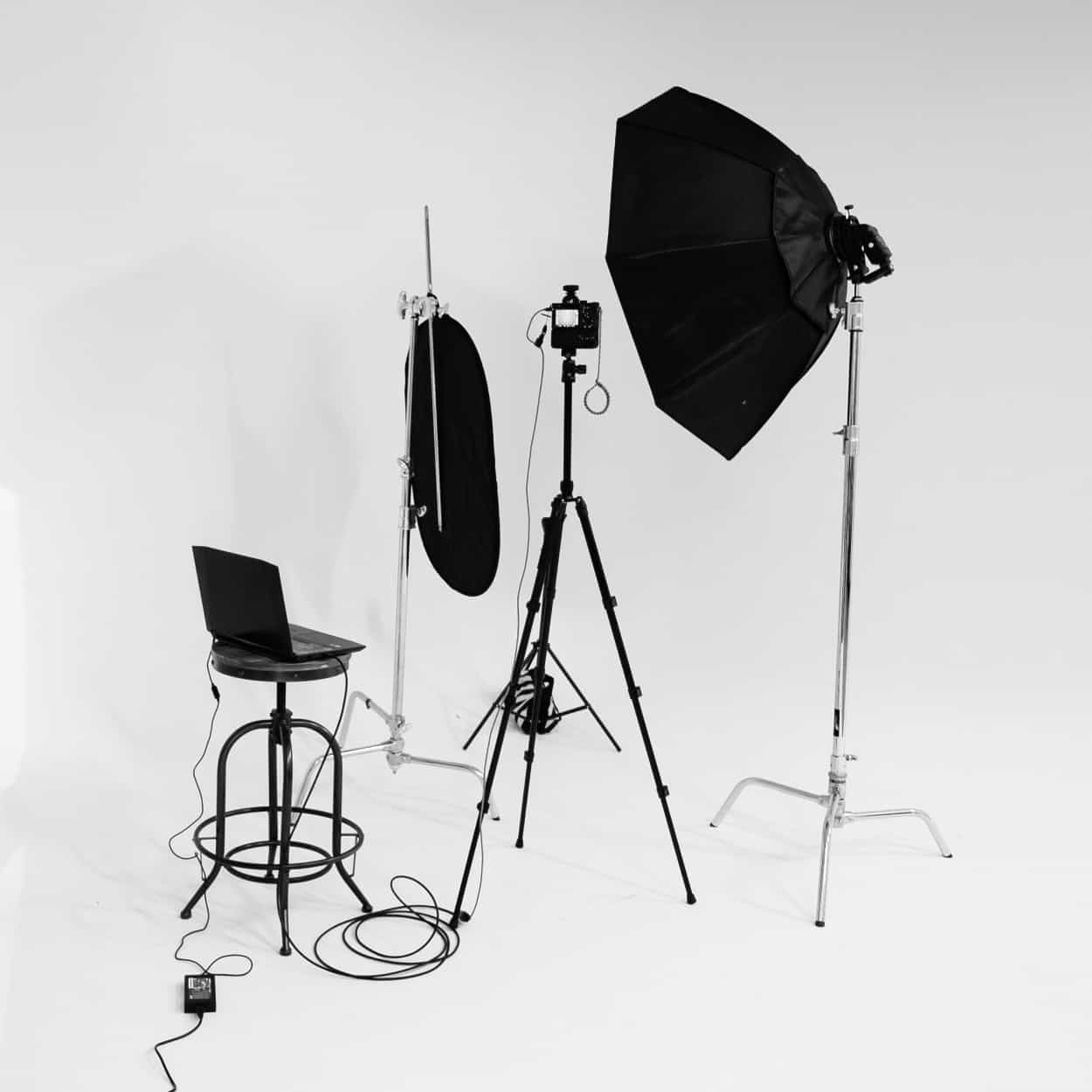 The Best Lighting Set-Up to Photograph Artwork - Beyond Print