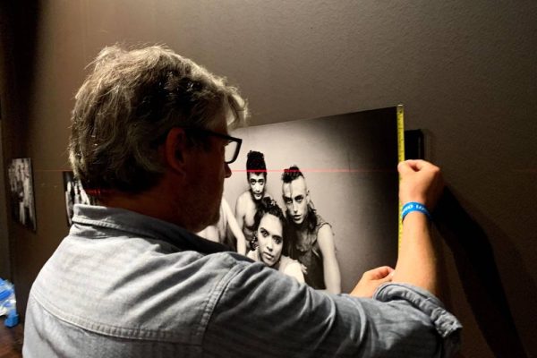 how-to-hang-artwork-exhibition-005 how-to-hang-artwork-exhibition-005