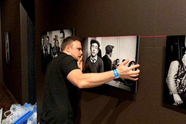 how-to-hang-artwork-exhibition-006 how-to-hang-artwork-exhibition-006